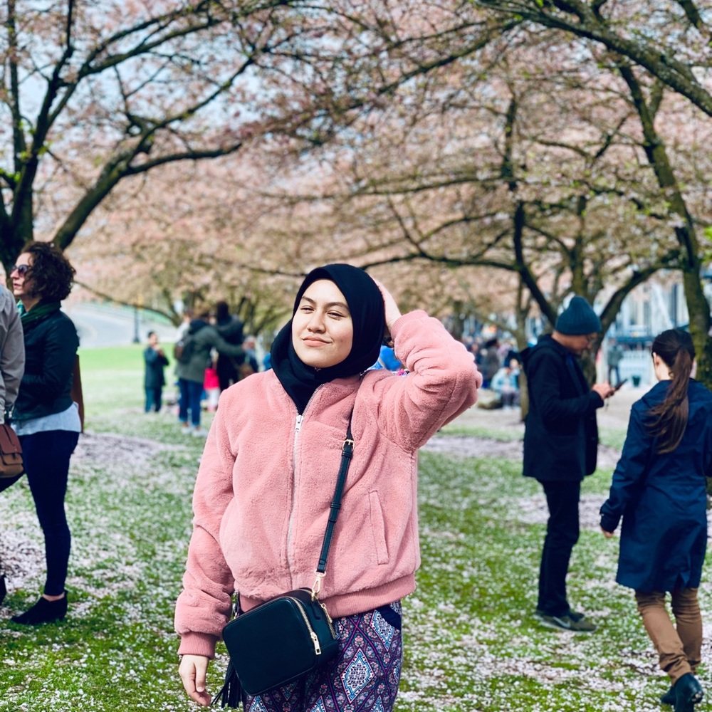 Meet your Posher, Amira